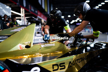 2024-07-19 - VERGNE Jean-Eric (fra), DS Penske, DS E-Tense FE23, portrait during the 2024 Hankook London ePrix, 10th meeting of the 2023-24 ABB FIA Formula E World Championship, on the ExCeL London from June 18 to 21, 2024 in London, United Kingdom - 2024 FORMULA E LONDON EPRIX - FORMULA E - MOTORS