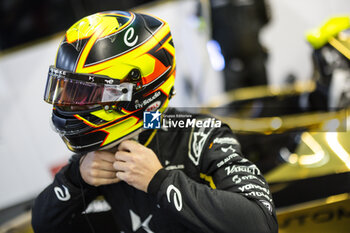 2024-07-19 - VANDOORNE Stoffel (bel), DS Penske, DS E-Tense FE23, portrait during the 2024 Hankook London ePrix, 10th meeting of the 2023-24 ABB FIA Formula E World Championship, on the ExCeL London from June 18 to 21, 2024 in London, United Kingdom - 2024 FORMULA E LONDON EPRIX - FORMULA E - MOTORS