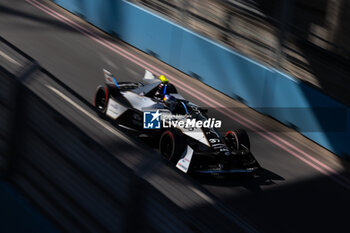 2024-07-19 - 37 CASSIDY Nick (nzl), Jaguar TCS Racing, Jaguar I-Type 6, action during the 2024 Hankook London ePrix, 10th meeting of the 2023-24 ABB FIA Formula E World Championship, on the ExCeL London from June 18 to 21, 2024 in London, United Kingdom - 2024 FORMULA E LONDON EPRIX - FORMULA E - MOTORS