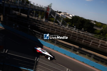 2024-07-19 - 01 DENNIS Jake (gbr), Andretti Global, Porsche 99X Electric, action during the 2024 Hankook London ePrix, 10th meeting of the 2023-24 ABB FIA Formula E World Championship, on the ExCeL London from June 18 to 21, 2024 in London, United Kingdom - 2024 FORMULA E LONDON EPRIX - FORMULA E - MOTORS