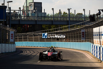 2024-07-19 - 21 DE VRIES Nyck (nld), Mahindra Racing, Mahindra M9Electro, action during the 2024 Hankook London ePrix, 10th meeting of the 2023-24 ABB FIA Formula E World Championship, on the ExCeL London from June 18 to 21, 2024 in London, United Kingdom - 2024 FORMULA E LONDON EPRIX - FORMULA E - MOTORS