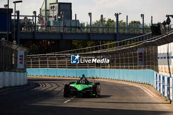 2024-07-19 - 16 BUEMI Sébastien (swi), Envision Racing, Jaguar I-Type 6, action during the 2024 Hankook London ePrix, 10th meeting of the 2023-24 ABB FIA Formula E World Championship, on the ExCeL London from June 18 to 21, 2024 in London, United Kingdom - 2024 FORMULA E LONDON EPRIX - FORMULA E - MOTORS