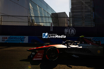 2024-07-19 - 21 DE VRIES Nyck (nld), Mahindra Racing, Mahindra M9Electro, action during the 2024 Hankook London ePrix, 10th meeting of the 2023-24 ABB FIA Formula E World Championship, on the ExCeL London from June 18 to 21, 2024 in London, United Kingdom - 2024 FORMULA E LONDON EPRIX - FORMULA E - MOTORS