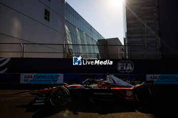 2024-07-19 - 94 WEHRLEIN Pascal (ger), TAG HEUER Porsche Formula E Team, Porsche 99X Electric, action during the 2024 Hankook London ePrix, 10th meeting of the 2023-24 ABB FIA Formula E World Championship, on the ExCeL London from June 18 to 21, 2024 in London, United Kingdom - 2024 FORMULA E LONDON EPRIX - FORMULA E - MOTORS