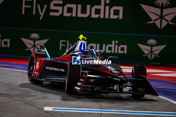 2024-07-19 - 13 DA COSTA Antonio Felix (prt), TAG HEUER Porsche Formula E Team, Porsche 99X Electric, action during the 2024 Hankook London ePrix, 10th meeting of the 2023-24 ABB FIA Formula E World Championship, on the ExCeL London from June 18 to 21, 2024 in London, United Kingdom - 2024 FORMULA E LONDON EPRIX - FORMULA E - MOTORS