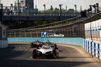 2024-07-19 - 01 DENNIS Jake (gbr), Andretti Global, Porsche 99X Electric, action during the 2024 Hankook London ePrix, 10th meeting of the 2023-24 ABB FIA Formula E World Championship, on the ExCeL London from June 18 to 21, 2024 in London, United Kingdom - 2024 FORMULA E LONDON EPRIX - FORMULA E - MOTORS