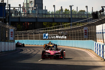 2024-07-19 - 23 FENESTRAZ Sacha (fra), Nissan Formula E Team, Nissan e-4ORCE 04, action during the 2024 Hankook London ePrix, 10th meeting of the 2023-24 ABB FIA Formula E World Championship, on the ExCeL London from June 18 to 21, 2024 in London, United Kingdom - 2024 FORMULA E LONDON EPRIX - FORMULA E - MOTORS