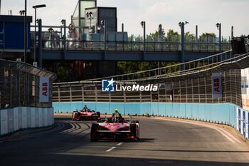 2024-07-19 - 22 ROWLAND Oliver (gbr), Nissan Formula E Team, Nissan e-4ORCE 04, action during the 2024 Hankook London ePrix, 10th meeting of the 2023-24 ABB FIA Formula E World Championship, on the ExCeL London from June 18 to 21, 2024 in London, United Kingdom - 2024 FORMULA E LONDON EPRIX - FORMULA E - MOTORS