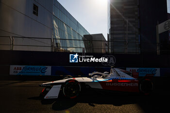 2024-07-19 - 01 DENNIS Jake (gbr), Andretti Global, Porsche 99X Electric, action during the 2024 Hankook London ePrix, 10th meeting of the 2023-24 ABB FIA Formula E World Championship, on the ExCeL London from June 18 to 21, 2024 in London, United Kingdom - 2024 FORMULA E LONDON EPRIX - FORMULA E - MOTORS