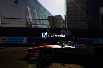 2024-07-19 - 48 MORTARA Edoardo (swi), Mahindra Racing, Mahindra M9Electro, action during the 2024 Hankook London ePrix, 10th meeting of the 2023-24 ABB FIA Formula E World Championship, on the ExCeL London from June 18 to 21, 2024 in London, United Kingdom - 2024 FORMULA E LONDON EPRIX - FORMULA E - MOTORS