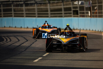 2024-07-19 - 05 HUGHES Jake (gbr), NEOM McLaren Formula E Team, Nissan e-4ORCE 04, action during the 2024 Hankook London ePrix, 10th meeting of the 2023-24 ABB FIA Formula E World Championship, on the ExCeL London from June 18 to 21, 2024 in London, United Kingdom - 2024 FORMULA E LONDON EPRIX - FORMULA E - MOTORS