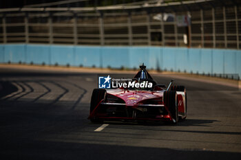 2024-07-19 - 23 FENESTRAZ Sacha (fra), Nissan Formula E Team, Nissan e-4ORCE 04, action during the 2024 Hankook London ePrix, 10th meeting of the 2023-24 ABB FIA Formula E World Championship, on the ExCeL London from June 18 to 21, 2024 in London, United Kingdom - 2024 FORMULA E LONDON EPRIX - FORMULA E - MOTORS