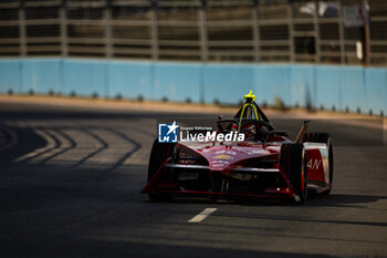 2024-07-19 - 22 ROWLAND Oliver (gbr), Nissan Formula E Team, Nissan e-4ORCE 04, action during the 2024 Hankook London ePrix, 10th meeting of the 2023-24 ABB FIA Formula E World Championship, on the ExCeL London from June 18 to 21, 2024 in London, United Kingdom - 2024 FORMULA E LONDON EPRIX - FORMULA E - MOTORS