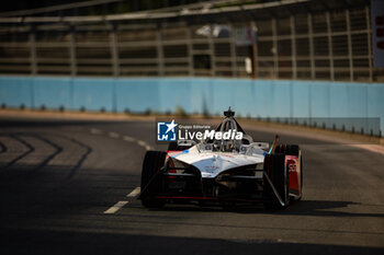 2024-07-19 - 01 DENNIS Jake (gbr), Andretti Global, Porsche 99X Electric, action during the 2024 Hankook London ePrix, 10th meeting of the 2023-24 ABB FIA Formula E World Championship, on the ExCeL London from June 18 to 21, 2024 in London, United Kingdom - 2024 FORMULA E LONDON EPRIX - FORMULA E - MOTORS