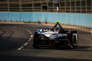 2024-07-19 - 37 CASSIDY Nick (nzl), Jaguar TCS Racing, Jaguar I-Type 6, action during the 2024 Hankook London ePrix, 10th meeting of the 2023-24 ABB FIA Formula E World Championship, on the ExCeL London from June 18 to 21, 2024 in London, United Kingdom - 2024 FORMULA E LONDON EPRIX - FORMULA E - MOTORS