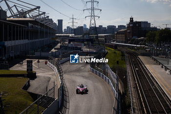 2024-07-19 - 23 FENESTRAZ Sacha (fra), Nissan Formula E Team, Nissan e-4ORCE 04, action during the 2024 Hankook London ePrix, 10th meeting of the 2023-24 ABB FIA Formula E World Championship, on the ExCeL London from June 18 to 21, 2024 in London, United Kingdom - 2024 FORMULA E LONDON EPRIX - FORMULA E - MOTORS