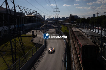 2024-07-19 - 05 HUGHES Jake (gbr), NEOM McLaren Formula E Team, Nissan e-4ORCE 04, action during the 2024 Hankook London ePrix, 10th meeting of the 2023-24 ABB FIA Formula E World Championship, on the ExCeL London from June 18 to 21, 2024 in London, United Kingdom - 2024 FORMULA E LONDON EPRIX - FORMULA E - MOTORS