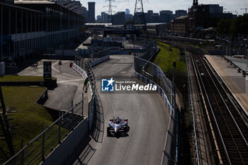 2024-07-19 - 94 WEHRLEIN Pascal (ger), TAG HEUER Porsche Formula E Team, Porsche 99X Electric, action during the 2024 Hankook London ePrix, 10th meeting of the 2023-24 ABB FIA Formula E World Championship, on the ExCeL London from June 18 to 21, 2024 in London, United Kingdom - 2024 FORMULA E LONDON EPRIX - FORMULA E - MOTORS