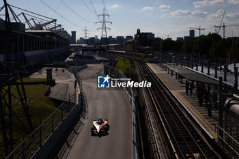 2024-07-19 - 08 BIRD Sam (gbr), NEOM McLaren Formula E Team, Nissan e-4ORCE 04, action during the 2024 Hankook London ePrix, 10th meeting of the 2023-24 ABB FIA Formula E World Championship, on the ExCeL London from June 18 to 21, 2024 in London, United Kingdom - 2024 FORMULA E LONDON EPRIX - FORMULA E - MOTORS