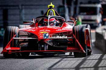 2024-07-20 - 22 ROWLAND Oliver (gbr), Nissan Formula E Team, Nissan e-4ORCE 04, action during the 2024 Hankook London ePrix, 10th meeting of the 2023-24 ABB FIA Formula E World Championship, on the ExCeL London from June 18 to 21, 2024 in London, United Kingdom - 2024 FORMULA E LONDON EPRIX - FORMULA E - MOTORS