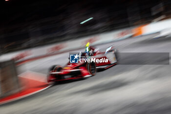 2024-07-20 - 22 ROWLAND Oliver (gbr), Nissan Formula E Team, Nissan e-4ORCE 04, action during the 2024 Hankook London ePrix, 10th meeting of the 2023-24 ABB FIA Formula E World Championship, on the ExCeL London from June 18 to 21, 2024 in London, United Kingdom - 2024 FORMULA E LONDON EPRIX - FORMULA E - MOTORS