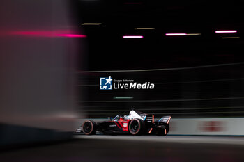 2024-07-20 - 94 WEHRLEIN Pascal (ger), TAG HEUER Porsche Formula E Team, Porsche 99X Electric, action during the 2024 Hankook London ePrix, 10th meeting of the 2023-24 ABB FIA Formula E World Championship, on the ExCeL London from June 18 to 21, 2024 in London, United Kingdom - 2024 FORMULA E LONDON EPRIX - FORMULA E - MOTORS