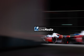 2024-07-20 - 01 DENNIS Jake (gbr), Andretti Global, Porsche 99X Electric, action during the 2024 Hankook London ePrix, 10th meeting of the 2023-24 ABB FIA Formula E World Championship, on the ExCeL London from June 18 to 21, 2024 in London, United Kingdom - 2024 FORMULA E LONDON EPRIX - FORMULA E - MOTORS