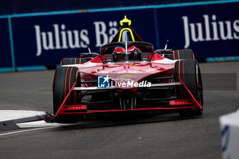 2024-07-20 - 22 ROWLAND Oliver (gbr), Nissan Formula E Team, Nissan e-4ORCE 04, action during the 2024 Hankook London ePrix, 10th meeting of the 2023-24 ABB FIA Formula E World Championship, on the ExCeL London from June 18 to 21, 2024 in London, United Kingdom - 2024 FORMULA E LONDON EPRIX - FORMULA E - MOTORS