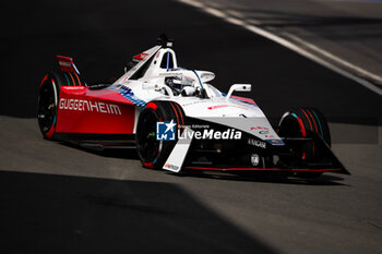 2024-07-20 - 01 DENNIS Jake (gbr), Andretti Global, Porsche 99X Electric, action during the 2024 Hankook London ePrix, 10th meeting of the 2023-24 ABB FIA Formula E World Championship, on the ExCeL London from June 18 to 21, 2024 in London, United Kingdom - 2024 FORMULA E LONDON EPRIX - FORMULA E - MOTORS