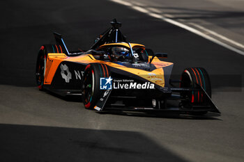 2024-07-20 - 08 BIRD Sam (gbr), NEOM McLaren Formula E Team, Nissan e-4ORCE 04, action during the 2024 Hankook London ePrix, 10th meeting of the 2023-24 ABB FIA Formula E World Championship, on the ExCeL London from June 18 to 21, 2024 in London, United Kingdom - 2024 FORMULA E LONDON EPRIX - FORMULA E - MOTORS