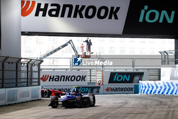 2024-07-20 - 48 MORTARA Edoardo (swi), Mahindra Racing, Mahindra M9Electro, action during the 2024 Hankook London ePrix, 10th meeting of the 2023-24 ABB FIA Formula E World Championship, on the ExCeL London from June 18 to 21, 2024 in London, United Kingdom - 2024 FORMULA E LONDON EPRIX - FORMULA E - MOTORS