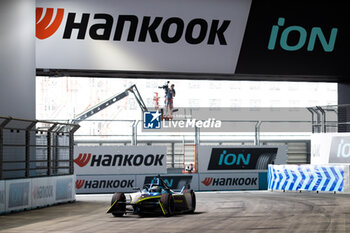 2024-07-20 - 51 MULLER Nico (swi), ABT CUPRA Formula E Team, Mahindra M9Electro, action during the 2024 Hankook London ePrix, 10th meeting of the 2023-24 ABB FIA Formula E World Championship, on the ExCeL London from June 18 to 21, 2024 in London, United Kingdom - 2024 FORMULA E LONDON EPRIX - FORMULA E - MOTORS