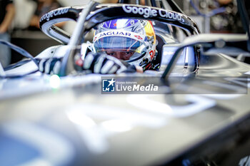 2024-07-20 - CASSIDY Nick (nzl), Jaguar TCS Racing, Jaguar I-Type 6, portrait during the 2024 Hankook London ePrix, 10th meeting of the 2023-24 ABB FIA Formula E World Championship, on the ExCeL London from June 18 to 21, 2024 in London, United Kingdom - 2024 FORMULA E LONDON EPRIX - FORMULA E - MOTORS