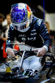 2024-07-20 - CASSIDY Nick (nzl), Jaguar TCS Racing, Jaguar I-Type 6, portrait during the 2024 Hankook London ePrix, 10th meeting of the 2023-24 ABB FIA Formula E World Championship, on the ExCeL London from June 18 to 21, 2024 in London, United Kingdom - 2024 FORMULA E LONDON EPRIX - FORMULA E - MOTORS