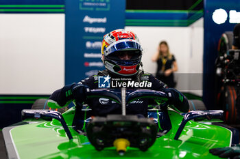 2024-07-20 - BUEMI Sébastien (swi), Envision Racing, Jaguar I-Type 6, portrait during the 2024 Hankook London ePrix, 10th meeting of the 2023-24 ABB FIA Formula E World Championship, on the ExCeL London from June 18 to 21, 2024 in London, United Kingdom - 2024 FORMULA E LONDON EPRIX - FORMULA E - MOTORS