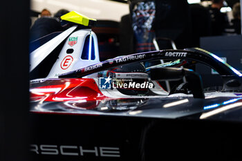 2024-07-20 - DA COSTA Antonio Felix (prt), TAG HEUER Porsche Formula E Team, Porsche 99X Electric, portrait during the 2024 Hankook London ePrix, 10th meeting of the 2023-24 ABB FIA Formula E World Championship, on the ExCeL London from June 18 to 21, 2024 in London, United Kingdom - 2024 FORMULA E LONDON EPRIX - FORMULA E - MOTORS