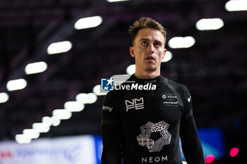 2024-07-20 - HUGHES Jake (gbr), NEOM McLaren Formula E Team, Nissan e-4ORCE 04, portrait during the 2024 Hankook London ePrix, 10th meeting of the 2023-24 ABB FIA Formula E World Championship, on the ExCeL London from June 18 to 21, 2024 in London, United Kingdom - 2024 FORMULA E LONDON EPRIX - FORMULA E - MOTORS