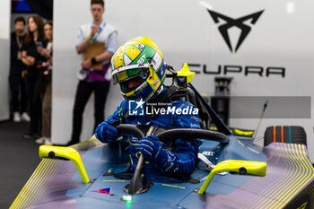 2024-07-20 - DI GRASSI Lucas (bra), ABT CUPRA Formula E Team, Mahindra M9Electro, portrait during the 2024 Hankook London ePrix, 10th meeting of the 2023-24 ABB FIA Formula E World Championship, on the ExCeL London from June 18 to 21, 2024 in London, United Kingdom - 2024 FORMULA E LONDON EPRIX - FORMULA E - MOTORS