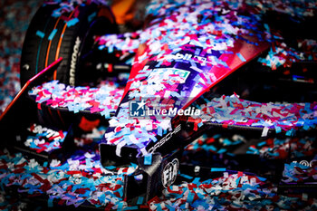 2024-07-20 - 94 WEHRLEIN Pascal (ger), TAG HEUER Porsche Formula E Team, Porsche 99X Electric, podium, portrait during the 2024 Hankook London ePrix, 10th meeting of the 2023-24 ABB FIA Formula E World Championship, on the ExCeL London from June 18 to 21, 2024 in London, United Kingdom - 2024 FORMULA E LONDON EPRIX - FORMULA E - MOTORS