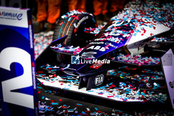 2024-07-20 - 09 EVANS Mitch (nzl), Jaguar TCS Racing, Jaguar I-Type 6, celebration podium, portrait during the 2024 Hankook London ePrix, 10th meeting of the 2023-24 ABB FIA Formula E World Championship, on the ExCeL London from June 18 to 21, 2024 in London, United Kingdom - 2024 FORMULA E LONDON EPRIX - FORMULA E - MOTORS