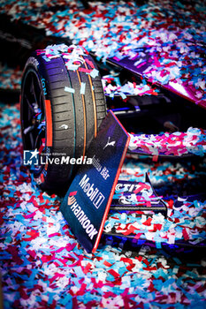 2024-07-20 - 94 WEHRLEIN Pascal (ger), TAG HEUER Porsche Formula E Team, Porsche 99X Electric, podium, portrait during the 2024 Hankook London ePrix, 10th meeting of the 2023-24 ABB FIA Formula E World Championship, on the ExCeL London from June 18 to 21, 2024 in London, United Kingdom - 2024 FORMULA E LONDON EPRIX - FORMULA E - MOTORS