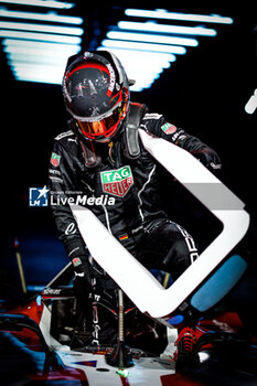 2024-07-20 - WEHRLEIN Pascal (ger), TAG HEUER Porsche Formula E Team, Porsche 99X Electric, portrait during the 2024 Hankook London ePrix, 10th meeting of the 2023-24 ABB FIA Formula E World Championship, on the ExCeL London from June 18 to 21, 2024 in London, United Kingdom - 2024 FORMULA E LONDON EPRIX - FORMULA E - MOTORS