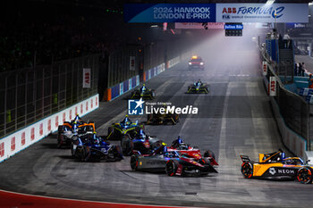 2024-07-20 - 21 DE VRIES Nyck (nld), Mahindra Racing, Mahindra M9Electro, action, 23 FENESTRAZ Sacha (fra), Nissan Formula E Team, Nissan e-4ORCE 04, action, 18 DARUVALA Jehan (ind), Maserati MSG Racing, Maserati Tipo Folgore, action, race start during the 2024 Hankook London ePrix, 10th meeting of the 2023-24 ABB FIA Formula E World Championship, on the ExCeL London from June 18 to 21, 2024 in London, United Kingdom - 2024 FORMULA E LONDON EPRIX - FORMULA E - MOTORS