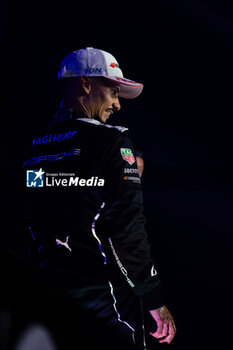 2024-07-20 - WEHRLEIN Pascal (ger), TAG HEUER Porsche Formula E Team, Porsche 99X Electric, portrait, podium, portrait during the 2024 Hankook London ePrix, 10th meeting of the 2023-24 ABB FIA Formula E World Championship, on the ExCeL London from June 18 to 21, 2024 in London, United Kingdom - 2024 FORMULA E LONDON EPRIX - FORMULA E - MOTORS