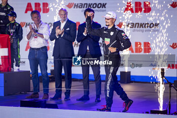 2024-07-20 - Podium, WEHRLEIN Pascal (ger), TAG HEUER Porsche Formula E Team, Porsche 99X Electric, portrait during the 2024 Hankook London ePrix, 10th meeting of the 2023-24 ABB FIA Formula E World Championship, on the ExCeL London from June 18 to 21, 2024 in London, United Kingdom - 2024 FORMULA E LONDON EPRIX - FORMULA E - MOTORS