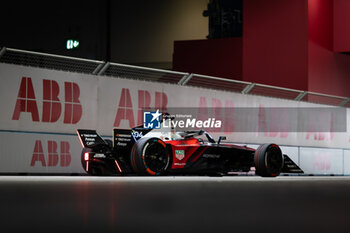 2024-07-20 - 94 WEHRLEIN Pascal (ger), TAG HEUER Porsche Formula E Team, Porsche 99X Electric, action during the 2024 Hankook London ePrix, 10th meeting of the 2023-24 ABB FIA Formula E World Championship, on the ExCeL London from June 18 to 21, 2024 in London, United Kingdom - 2024 FORMULA E LONDON EPRIX - FORMULA E - MOTORS