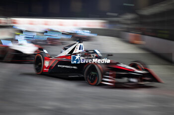 2024-07-20 - 94 WEHRLEIN Pascal (ger), TAG HEUER Porsche Formula E Team, Porsche 99X Electric, action during the 2024 Hankook London ePrix, 10th meeting of the 2023-24 ABB FIA Formula E World Championship, on the ExCeL London from June 18 to 21, 2024 in London, United Kingdom - 2024 FORMULA E LONDON EPRIX - FORMULA E - MOTORS