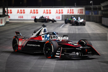 2024-07-20 - 94 WEHRLEIN Pascal (ger), TAG HEUER Porsche Formula E Team, Porsche 99X Electric, action during the 2024 Hankook London ePrix, 10th meeting of the 2023-24 ABB FIA Formula E World Championship, on the ExCeL London from June 18 to 21, 2024 in London, United Kingdom - 2024 FORMULA E LONDON EPRIX - FORMULA E - MOTORS