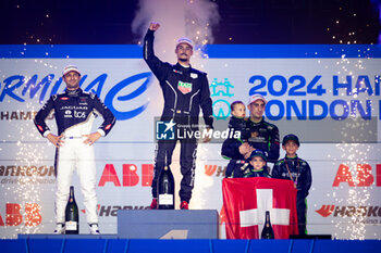 2024-07-20 - EVANS Mitch (nzl), Jaguar TCS Racing, Jaguar I-Type 6, portrait, WEHRLEIN Pascal (ger), TAG HEUER Porsche Formula E Team, Porsche 99X Electric, portrait, BUEMI Sébastien (swi), Envision Racing, Jaguar I-Type 6, portrait, at the podium during the 2024 Hankook London ePrix, 10th meeting of the 2023-24 ABB FIA Formula E World Championship, on the ExCeL London from June 18 to 21, 2024 in London, United Kingdom - 2024 FORMULA E LONDON EPRIX - FORMULA E - MOTORS