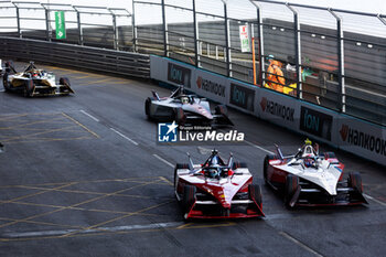 2024-07-20 - 23 FENESTRAZ Sacha (fra), Nissan Formula E Team, Nissan e-4ORCE 04, action 17 NATO Norman (fra), Andretti Global, Porsche 99X Electric, action during the 2024 Hankook London ePrix, 10th meeting of the 2023-24 ABB FIA Formula E World Championship, on the ExCeL London from June 18 to 21, 2024 in London, United Kingdom - 2024 FORMULA E LONDON EPRIX - FORMULA E - MOTORS